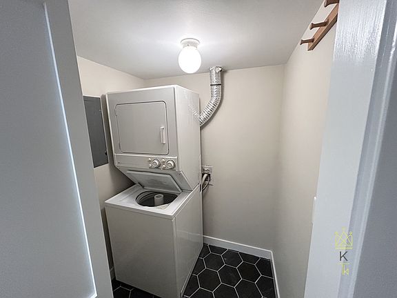 5th image of 25 Holly Ln