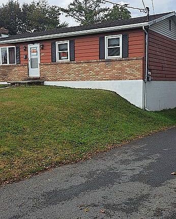 2nd image of 425 W John St