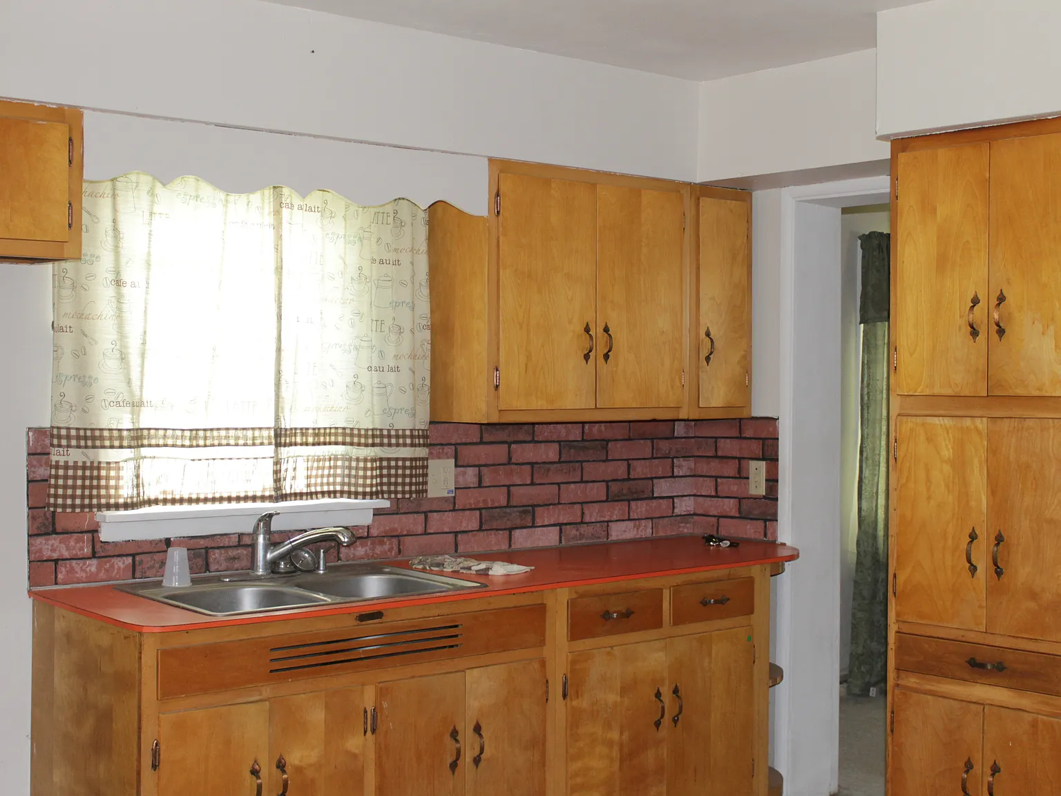 3 Bedroom, 1 Bath House — Photo 3