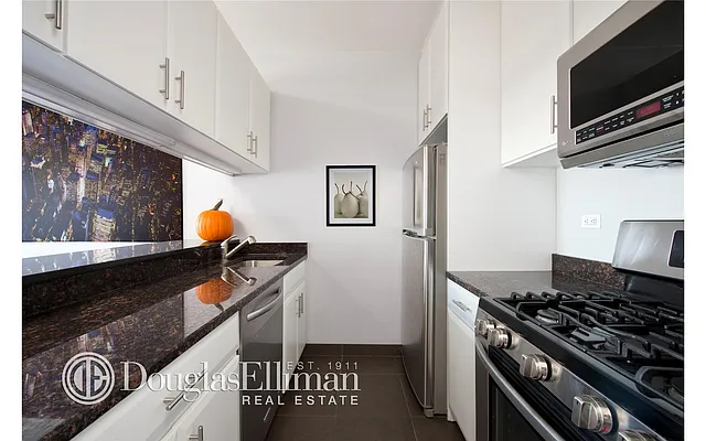 Rented by Douglas Elliman | media 17