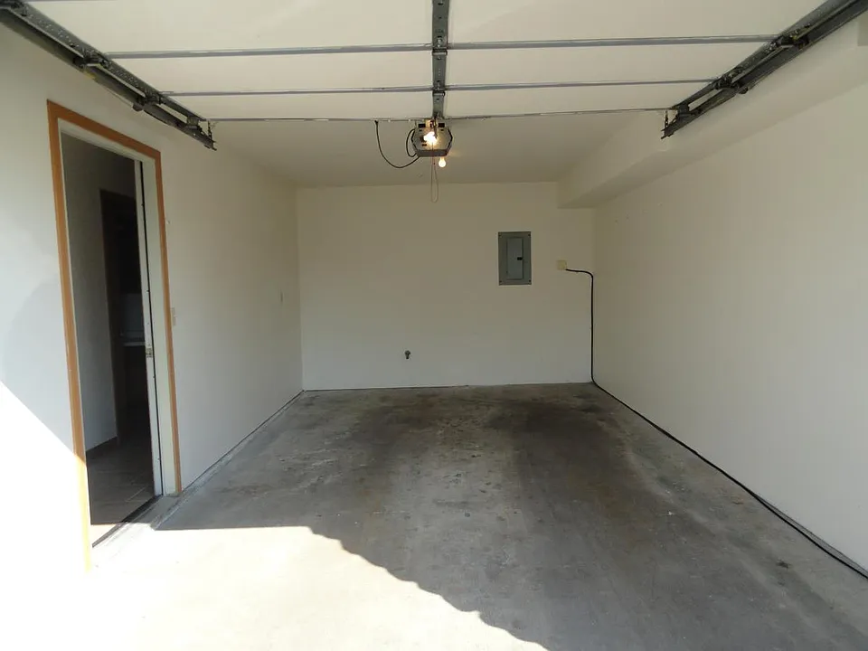 1 car attached garage w/opener