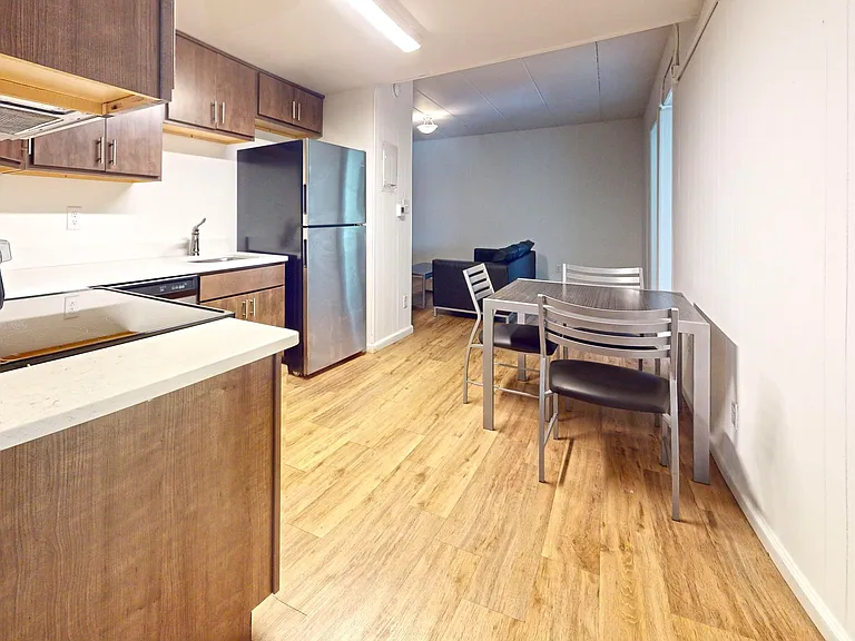 204 E Clark St — Photo 6