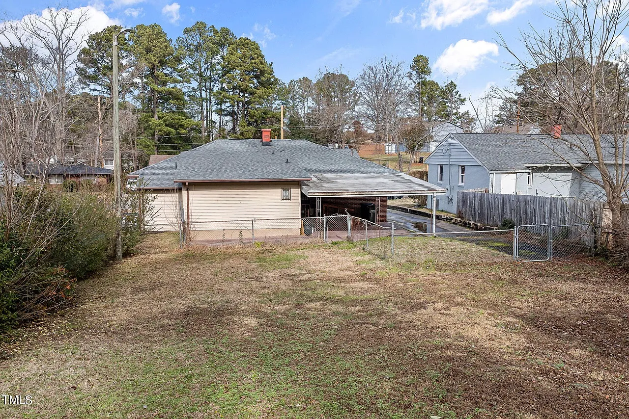 4 bed, 1296 sqft, $2,050 — Photo 3