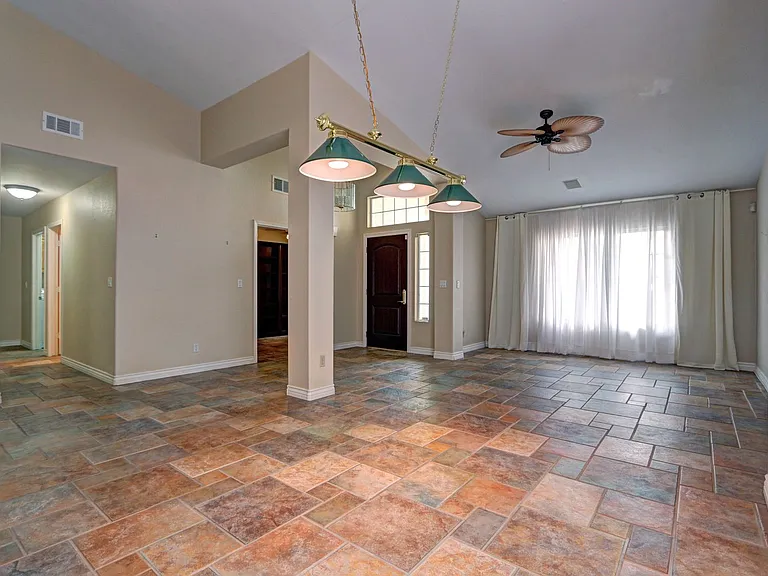 2108 Crestpoint Way — Photo 3
