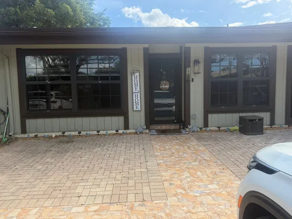 10600 Cherry Ave, Pembroke Pines, FL 33026