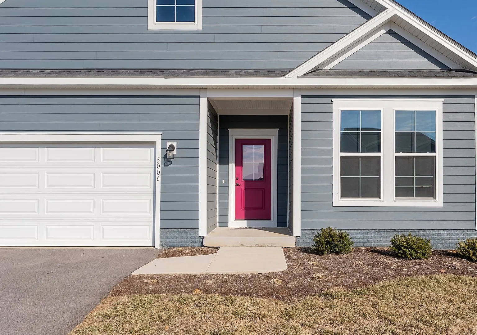 Modern Home with Open Floor Plan in Blacksburg — Photo 2