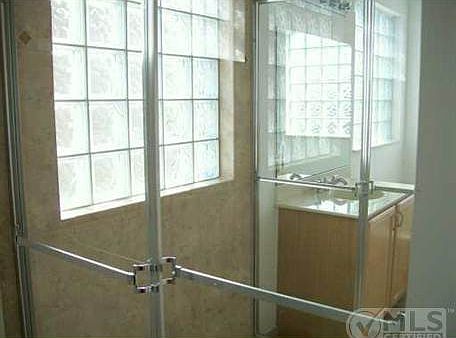 5th image of 1021 Grove Park Cir