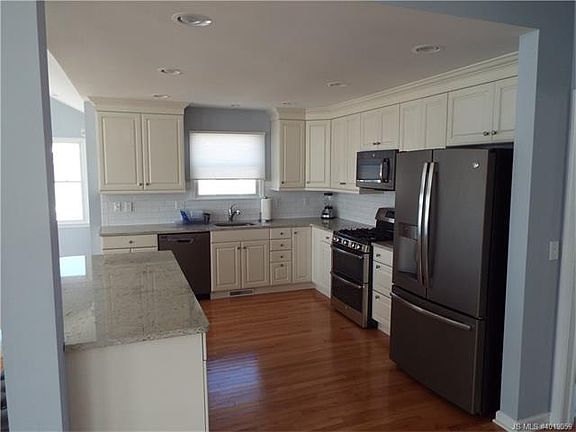 3rd image of 221 N 12th St