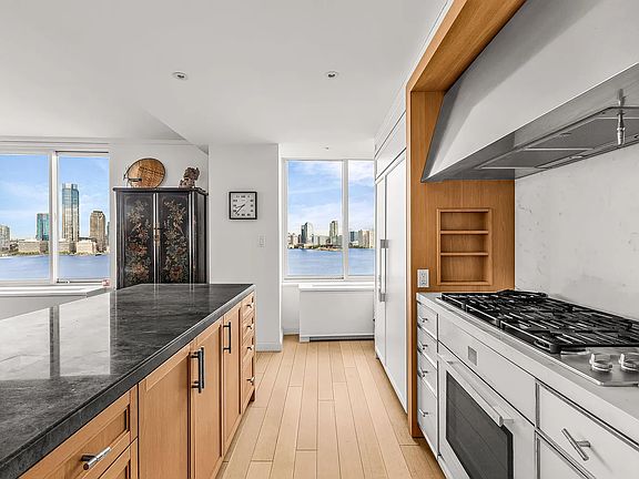 4th image of 212 Warren St APT 20C