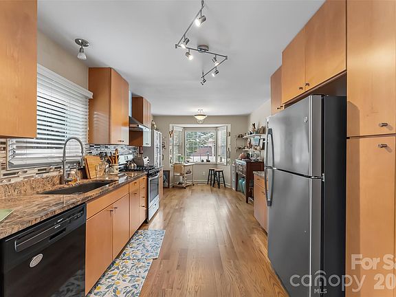 4th image of 137 Exeter Ct