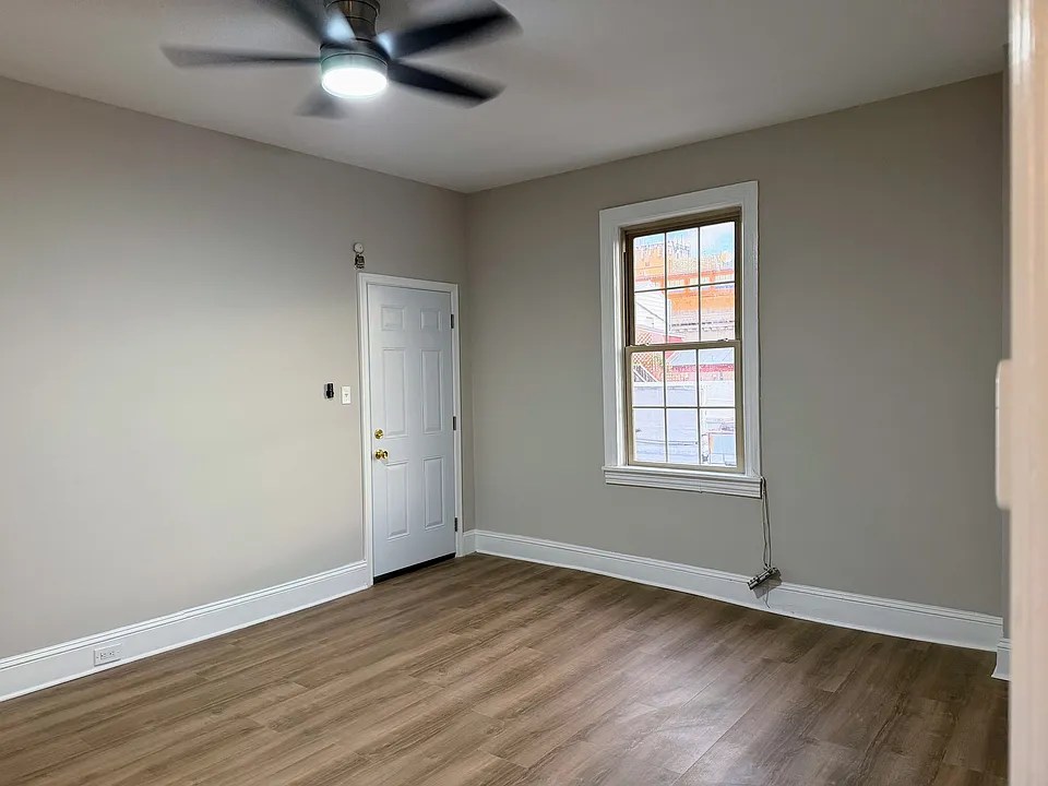 33 N Main St #4