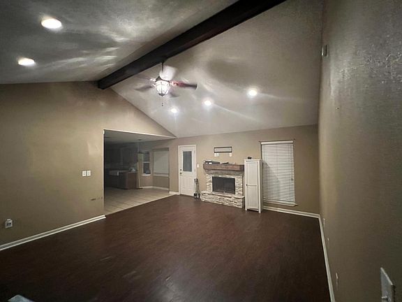 4th image of 871 Vivian St