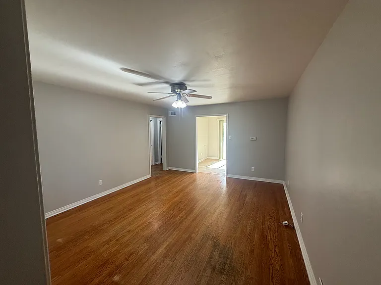 2207 S Green St — Photo 6