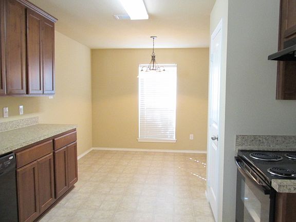 3rd image of 2816 Carolina Dr
