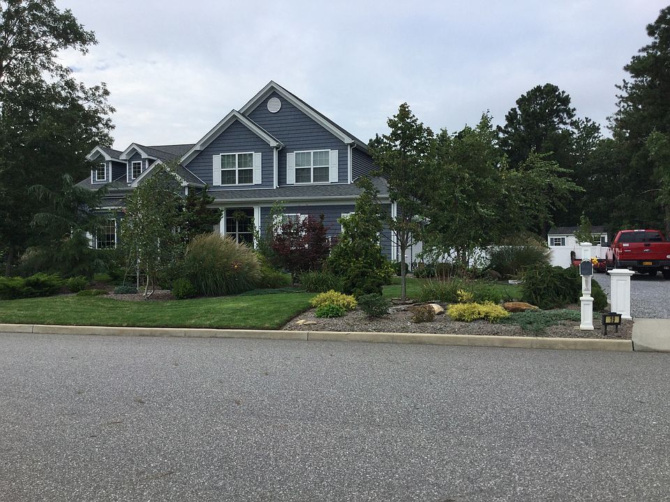 1st image of 19 Bellingham Dr