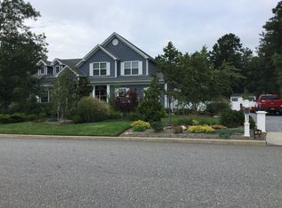 19 Bellingham Dr, Center Moriches, NY 11934