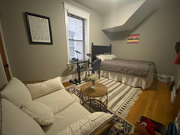 2nd image of 2526 W Eastwood Ave Unit 1
