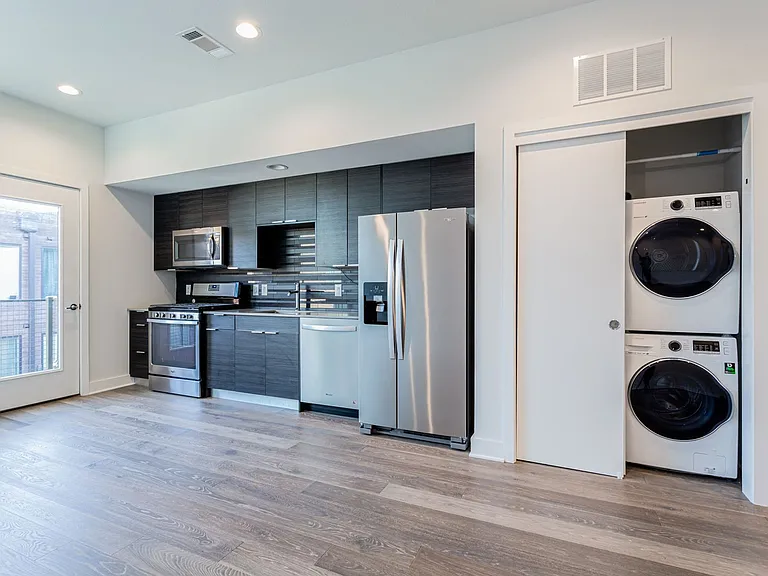 1800 E 4th St #306 — Photo 5