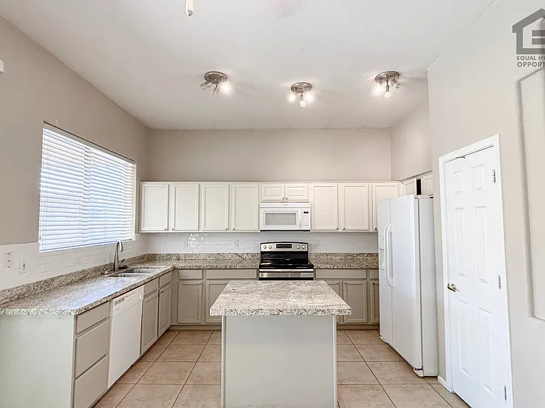 5946 W Sack Dr — Photo 10