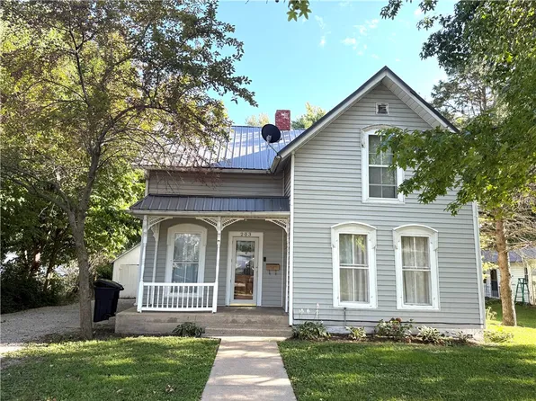 203 Gilbert St, Rossville, IL 60963