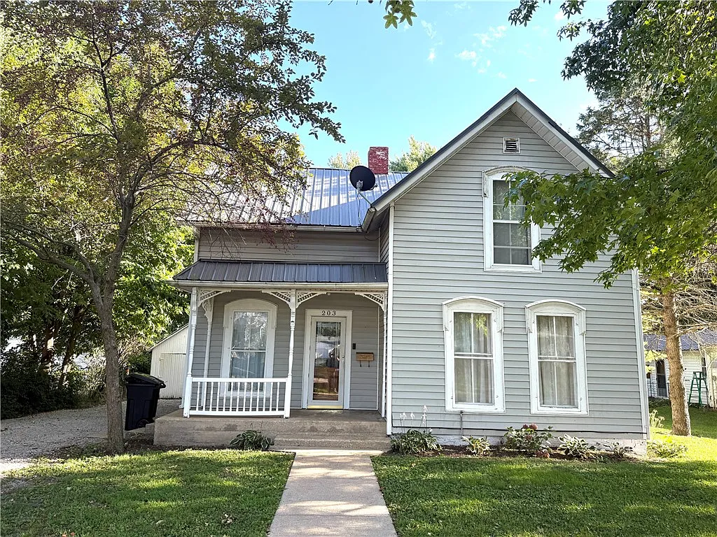203 Gilbert St photo 1