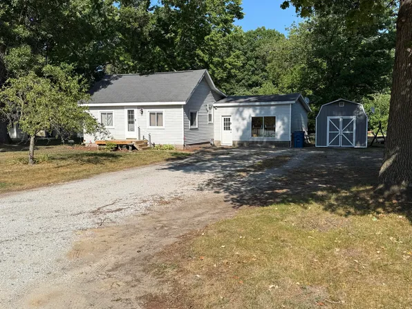 172 N 6th Ave, Fruitport, MI 49415