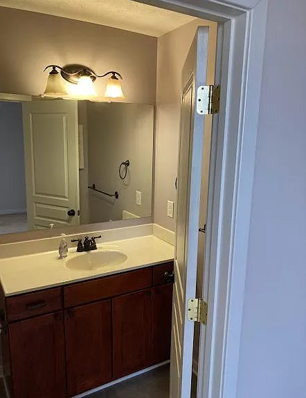 Owner's suite full bath