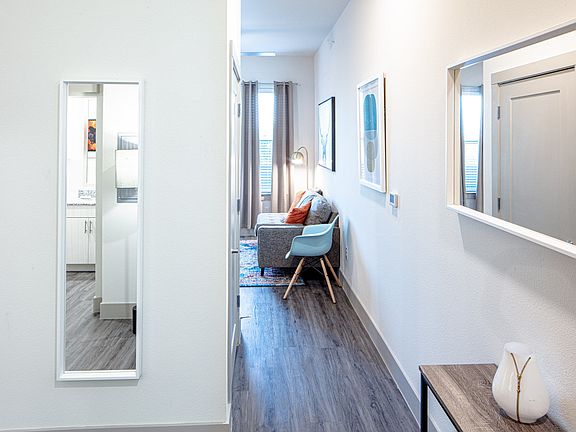 5th image of 601 N Oak St #330