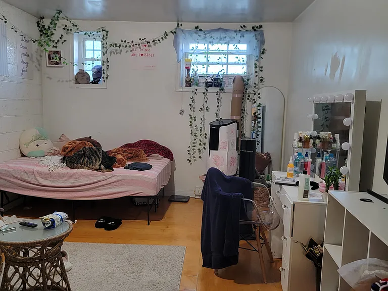 929 W Grace St #2 — Photo 3