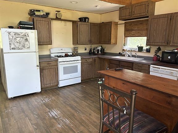 2nd image of 20315 Airtight Rd