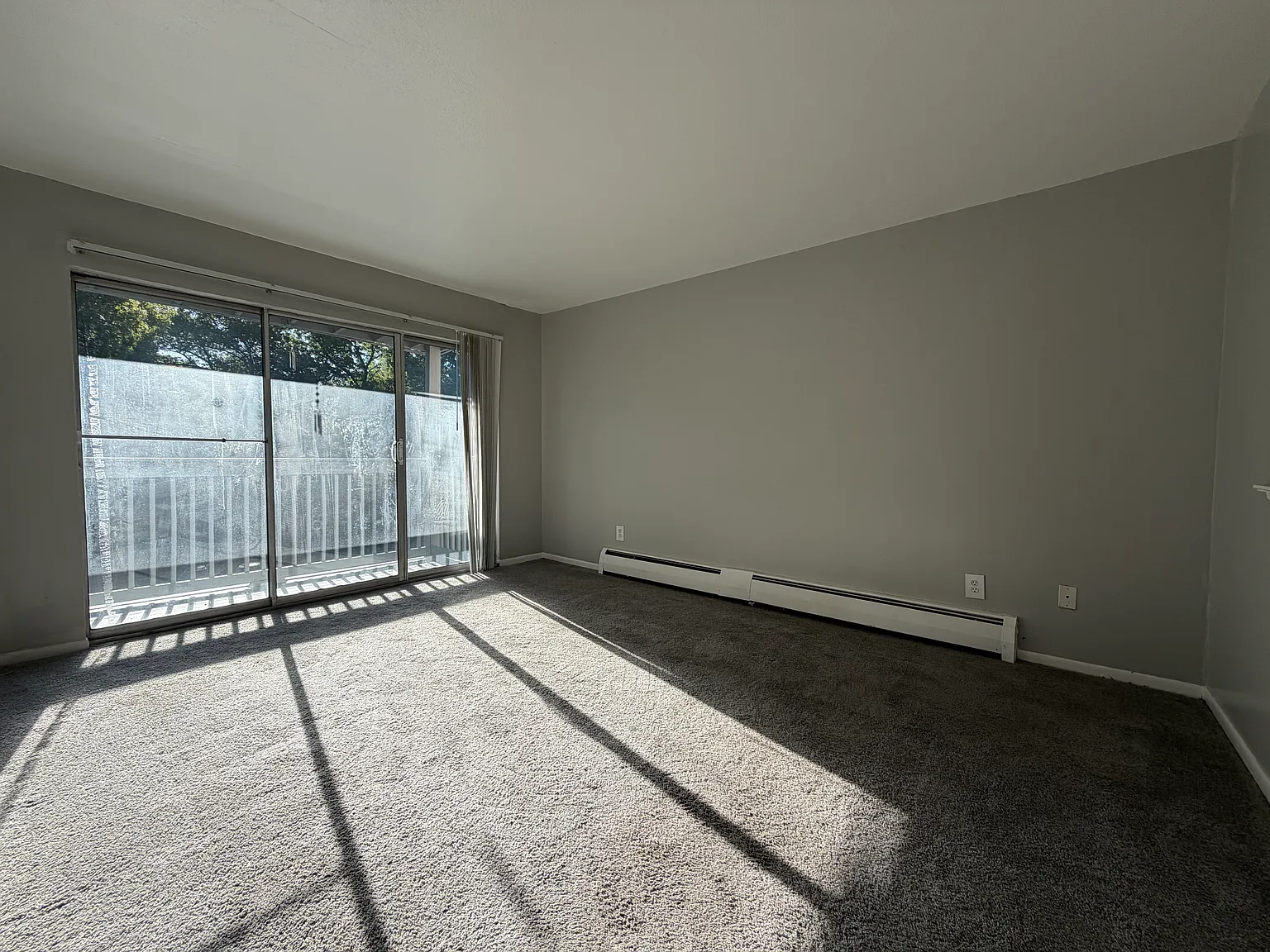 279A Oakville Ave — Photo 2