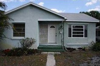 1st image of 815 NE 7th Ave