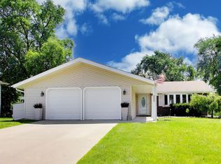 1113 W Weathersfield Way, Schaumburg, IL 60193