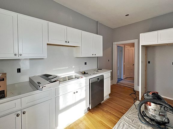 4th image of 22-24 Bartlett St #U1