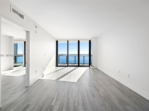 5th image of 460 NE 28th St APT 2707
