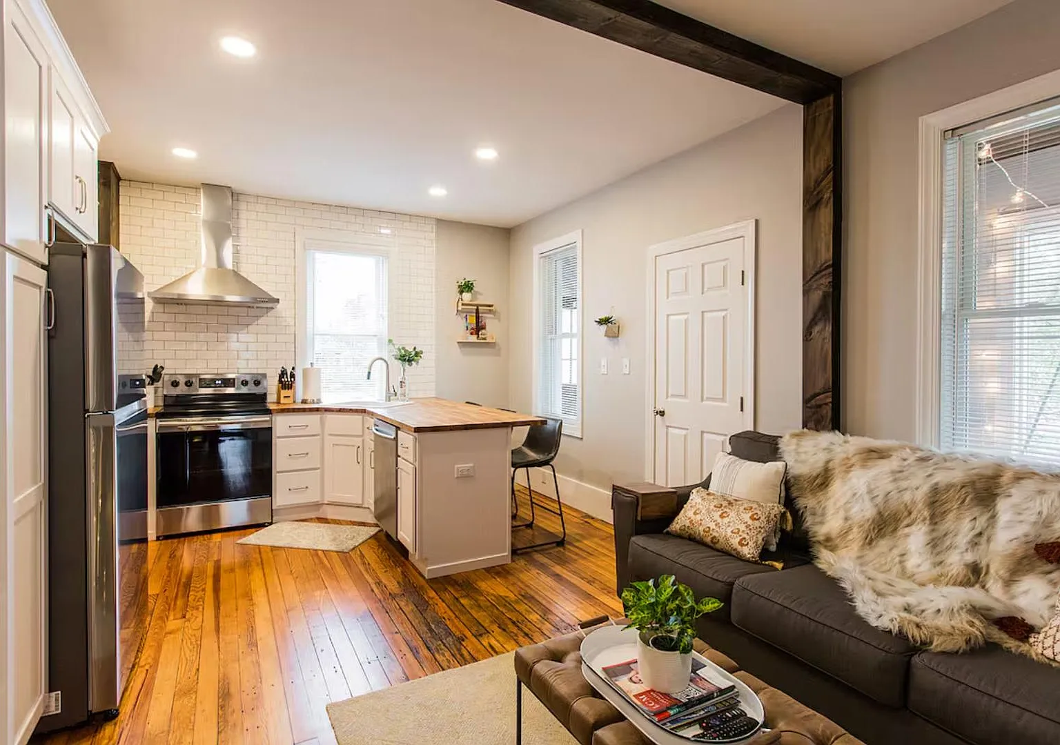 329 E New St - 2nd FL- Lancaster Charm — Photo 3