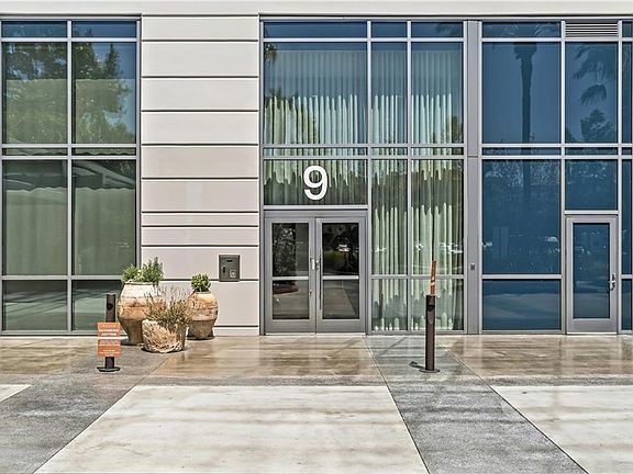 5th image of 9 Macarthur Pl #N2002
