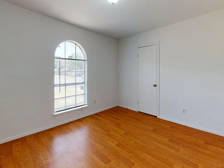 1009 High Point Rd — Photo 15