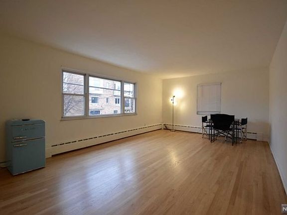2nd image of 86 Palisade Ave #2