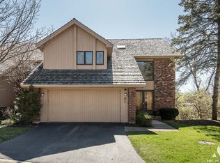 52 Oak Creek Dr, Burr Ridge, IL 60527