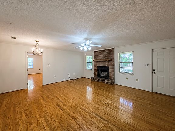 3rd image of 31 Drake Ln