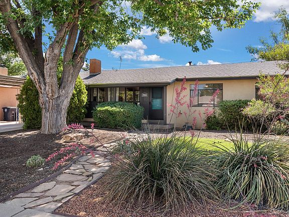 3rd image of 2904 Palomas Dr NE