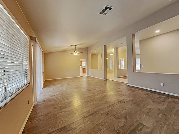 4th image of 327 John Henry Dr