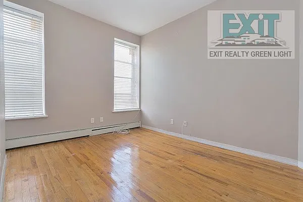 Rented by Green Light Real Estate Group Corp | media 10