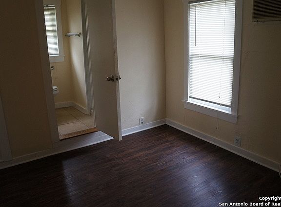3rd image of 826 E Erie Ave #C