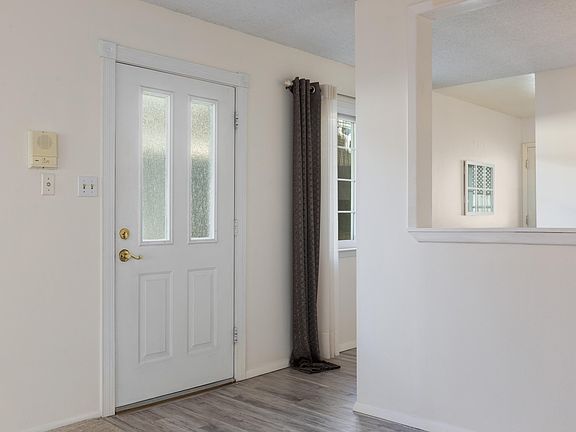 5th image of 3114 Candlelight Dr NE
