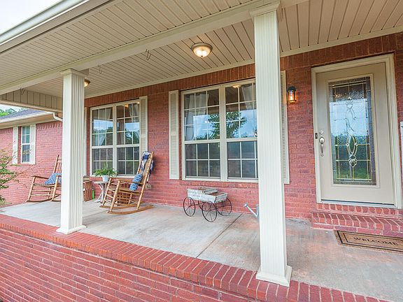 5th image of 115 W Clover Leaf Dr