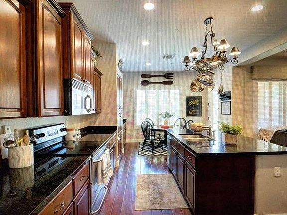 Kitchen & Breakfast Nook