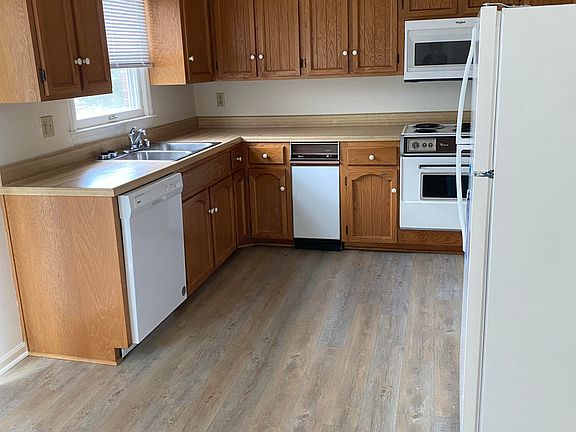 4th image of 35 Candlewyck Ct #2