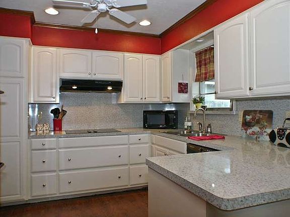 4th image of 1070 Monterrey Dr